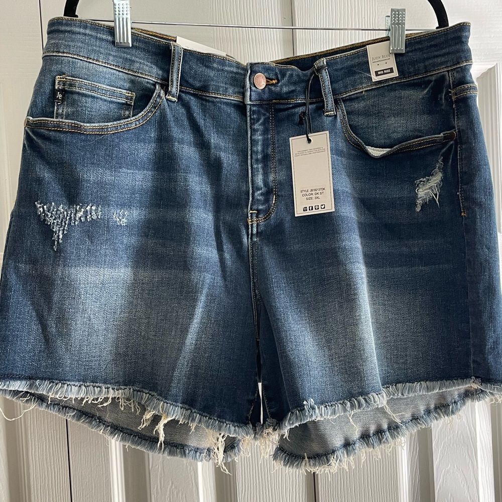 Mid rise Judy Blue frayed shorts
